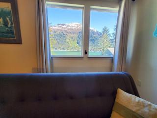 Ocean & Mountain View Home, near Downtown Juneau - Juneau - 2