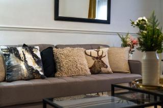Modern Wolverhampton 3 bed Home - 0
