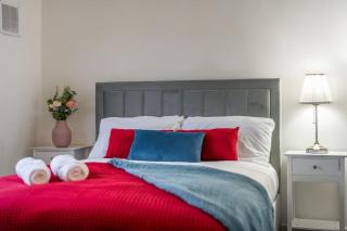 Modern Wolverhampton 3 bed Home - 3