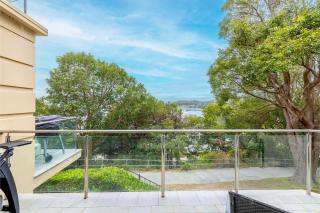 Paradiso, 4,4 Laman St - Unit with aircon, wi-fi, pool and in the heart of town, water views - Nelson Bay - 2