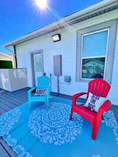 The Poolside Bungalow - Galveston - 2