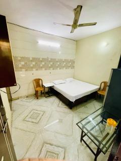 AMAN RESIDENCY - New Delhi - 7