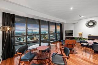 Skyhigh Executive! ~ 2Bed/2Bath/1Car/Views ~ CBD - Brisbane - 0