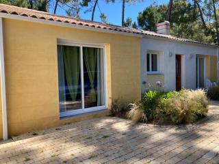Maison spacieuse à Saint-Jean-de-Monts : 11 pers, wifi, terrasse, proche plage et forêt - FR-1-323-495 - Saint-Jean-de-Monts - 0