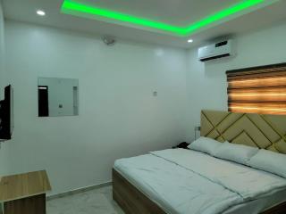 B&Y ROYAL BAR & LOUNGE ADIGBE ROAD ABEOKUTA - Abeokuta - 3