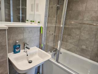 Stylish Ensuite Double-Bed with Desk - 8