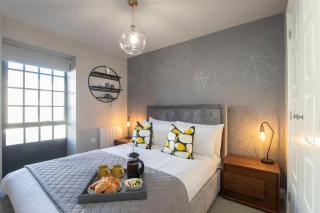 Elliot Oliver - Modern 2 Bedroom Town Centre Apartment - Cheltenham - 0
