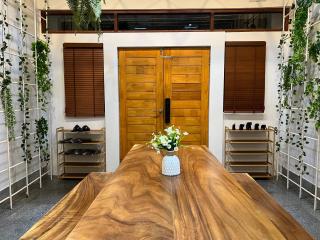 4 Bedroom House with Beautiful Rooftop near BTS Ekkamai - Bangkok - 4