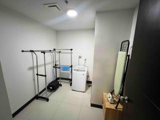 Modern 2BR in Uptown Parksuites w/ Free Parking - Manila - 1