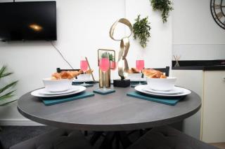 Cohost Partners | Free Parking | 2BR | Smart TV - Cardiff - 5