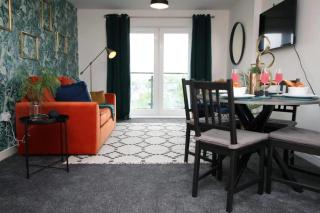 Cohost Partners | Free Parking | 2BR | Smart TV - Cardiff - 0