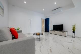 Sliema 2BR Great Location with Terrace - 2