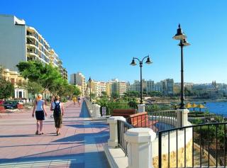 Sliema 2BR Great Location with Terrace - 4