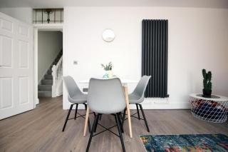 Chic 3-Bed Stay Near Cardiff’s Top Sights - 1