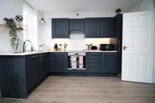 Chic 3-Bed Stay Near Cardiff’s Top Sights - 8