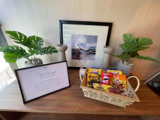 BSA Twin Tower - Exquisite Stays Private 2BR Rental - 1
