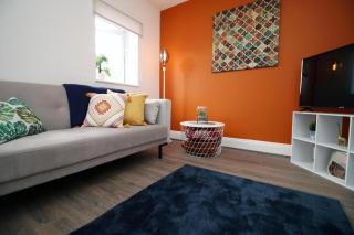 Charming 2-Bed Escape in Vibrant Cardiff - 1