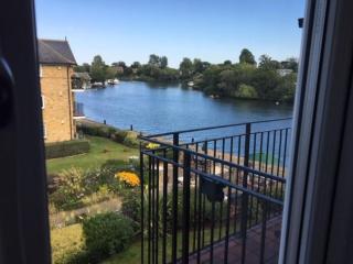 Beautiful Penthouse Apartment - Walton-on-Thames - 6