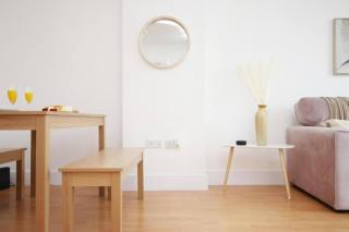 Dumfries (2 bed /2 bth in city centre) - Cardiff - 0