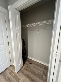Modern Style KING bed Free Wi-Fi with Garage - Spokane Valley - 4