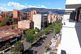 Tres33 #707 7th Heaven-views, king bed, wifi, desk - Medellín - 4