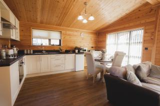 Woodlakes Park By Liv Retreats - Kings Lynn - 2