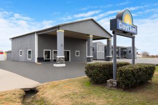 Days Inn by Wyndham Carlisle - Carlisle - 0