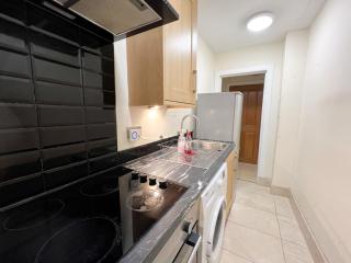 Charming 2Bed Apartment in the Heart of Edinburgh - 9