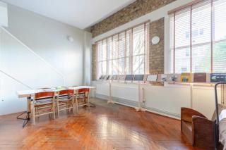 Tastefully Curated Mezzanine Studio Flat Hackney! - London - 5
