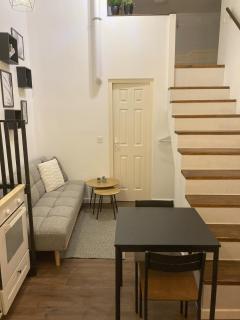 The Rabbit Hole Apartment - Budapest - 9