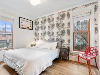 Modern Victorian Retreat with Sauna and Piano - Portland - 0