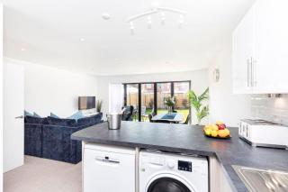 BOURNECOAST: BEAUTIFUL HOUSE WITH GARDEN - HB6332 - Christchurch - 2