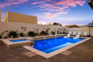 Sunset Escape Home With Resort Pool And Spa - Indio - 5