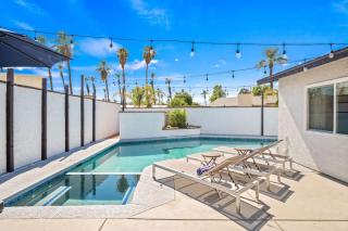 Hidden Gem Retreat With Large Entertainers Backyard - Indio - 1
