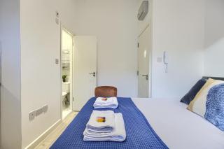 The Finsbury Deluxe Apartments - 7