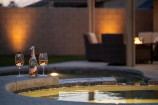 Desert Noir Modern Chic Pool Retreat - Indio - 6