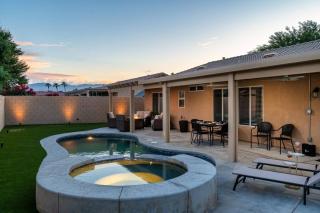Desert Noir Modern Chic Pool Retreat - Indio - 5