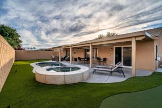 Desert Noir Modern Chic Pool Retreat - Indio - 1