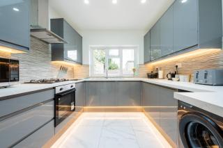 Smart TV | WiFi | Free Parking - 7