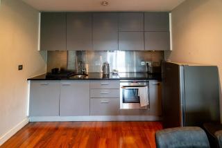 Smart TV | Parking nearby | 1BR - Cardiff - 3