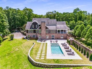 Luxury Mountain Mansion, 7BR, 8 king beds, 10000sf, Views, Pool, Sport Court, Gym, Sauna, Petting Zoo - Blue Ridge - 1