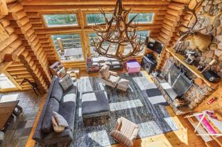 Enjoy this stunning Log home with open floor plan and tons of natural lighting Ridgetop - 7