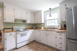 Delightful 4-bed, 2-bath home! - Simsbury - 4