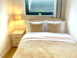 Large Stylish 3 bedroom City centre Apartment Free secure Parking - Liverpool - 2