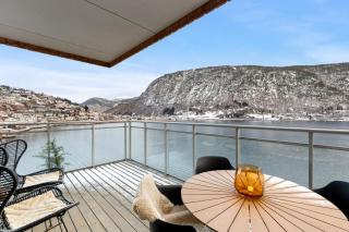 Toppleilighet på bryggen i Sogndal med fantastisk utsikt - Sogndal - 1
