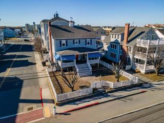 Holland House 10th - 0