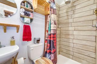 Glenvil Cabin with Gas Grill Steps to Dock and Pond! - 2