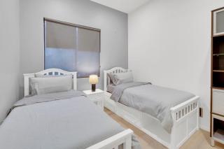 New! Luxury 5BR, W/Arcade, Sauna, Views, Fire Pit! - San Diego - 2