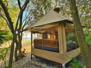 Beachfront luxury glamping - 2