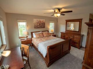 The Stone Hill House, Grand Lake, Colorado IN TOWN with Lake View - 2